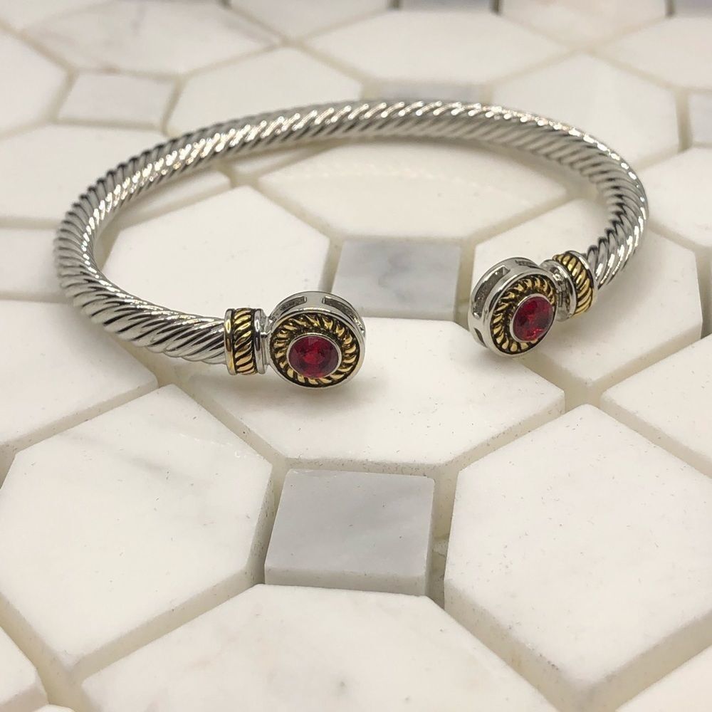 COPY - Ruby cable bracelet  - Picture 7 of 10